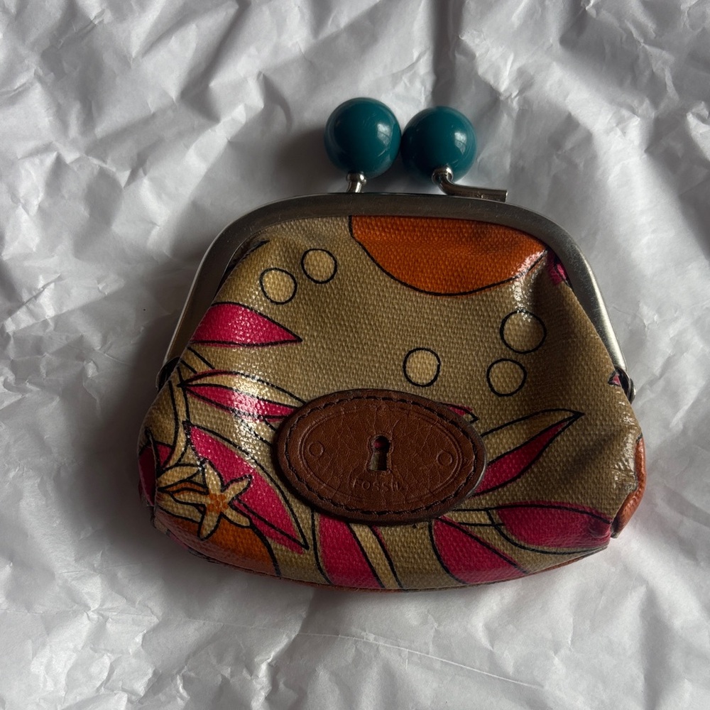 Fossil coin purse with swan clasp. Non smoking home.